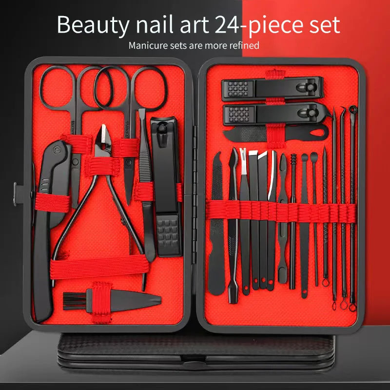 Vierundzwanzig Teiliges Nagelknipser- Set in Schwarz in einem Etui mit rotem Innenfutter