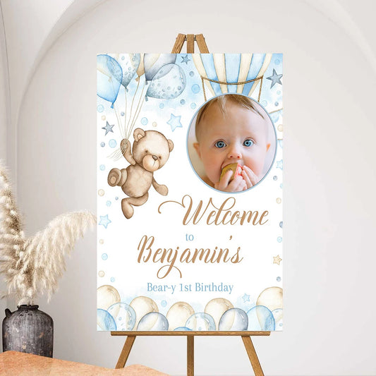 Baby Poster zum Geburtstag auf weißem Hintergrund