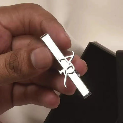 ❤️ Personalisierte Krawattenklammer mit Initialen aus Edelstahl – Individueller Krawattenclip für Herren, Bräutigam & Trauzeugen