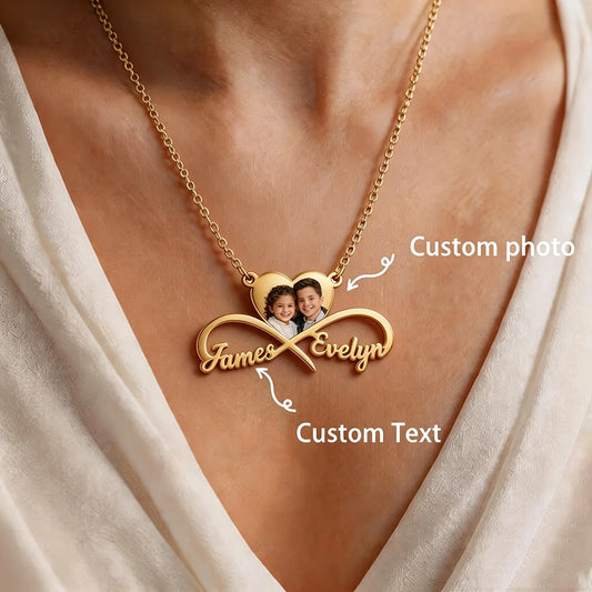 Personalisierte Infinity Doppel-Namenskette aus Edelstahl mit zwei Wunschnamen in Gold und Silber.