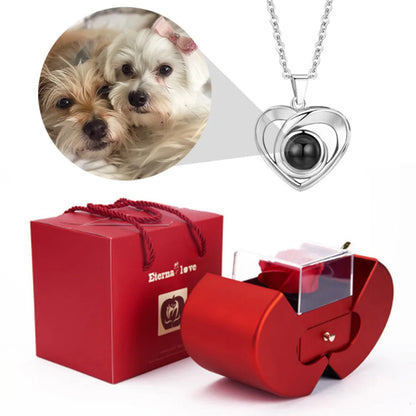 ❤️ Personalisierte Foto Projektions Halskette mit eigenem Bild – Herz Anhänger aus Edelstahl mit Apfelrosen Geschenkbox für Damen & Haustiere