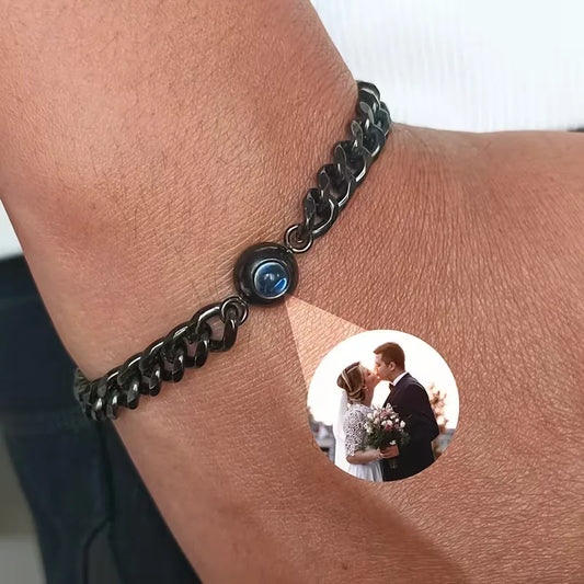 Personalisiertes Foto-Projektionsarmband aus Edelstahl mit kubanischer Gliederkette und individuellem Wunschfoto für Herren.