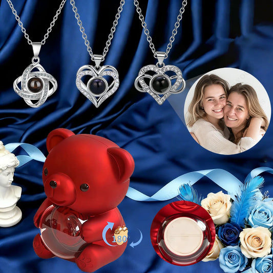 Personalisierte Foto Projektions Halskette mit Herz Anhänger und verschiedene weitere Anhänger, eigenem Bild und Bären Rosen Geschenkbox aus Edelstahl und Kupfer.