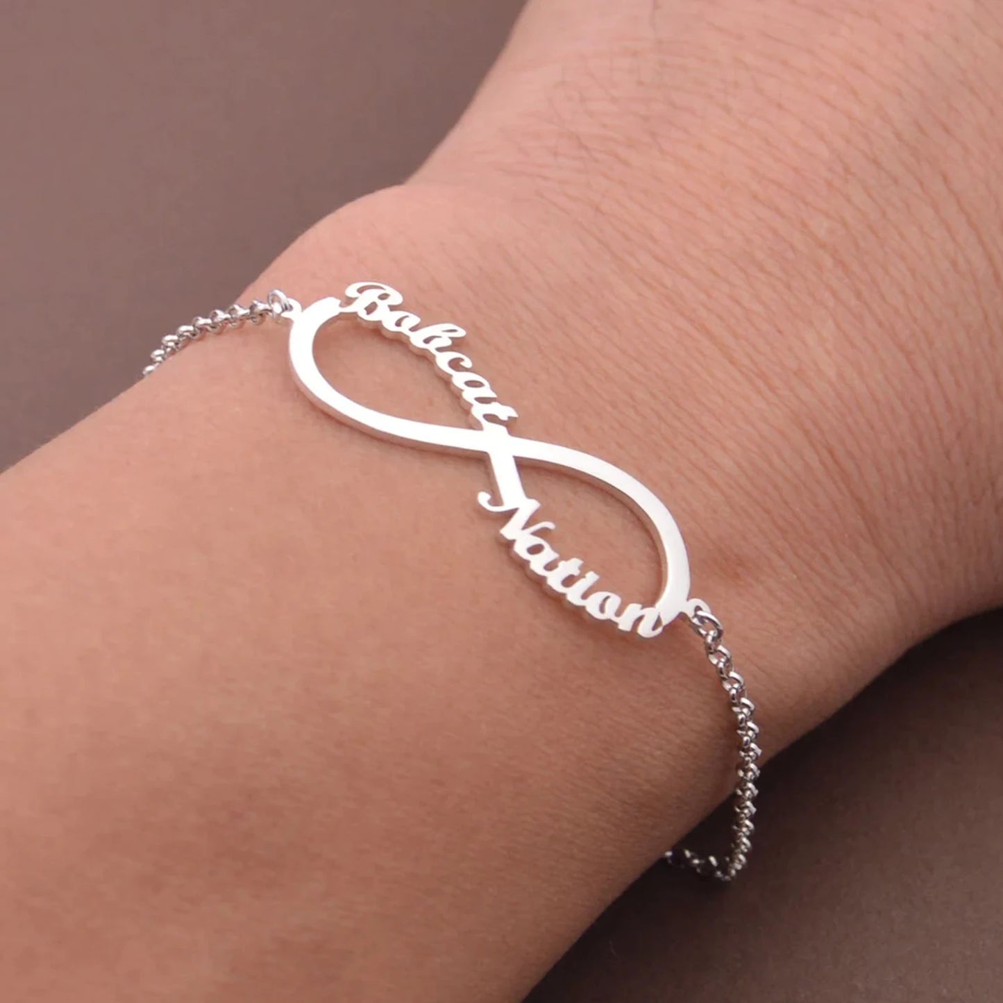 💖 Personalisiertes Unendlichkeitsarmband mit Namen – ♾️ Edelstahl Namensarmband für Damen – 🎁 Familienarmband & Geschenk für Mama