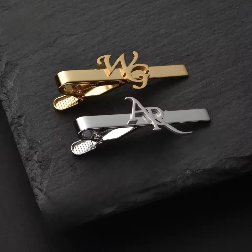 ❤️ Personalisierte Krawattenklammer mit Initialen aus Edelstahl – Individueller Krawattenclip für Herren, Bräutigam & Trauzeugen