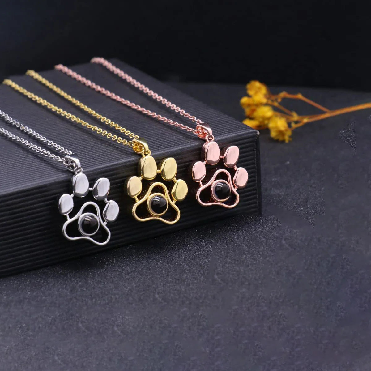 ❤️ Personalisierte Foto Projektions Halskette mit eigenem Bild – Edelstahl Halskette mit luxuriöser roter Rosen Geschenkbox für Damen