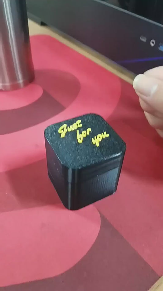 Lustige Gag-Box mit Überraschung – witzige Schreibtischdeko & Geschenkidee